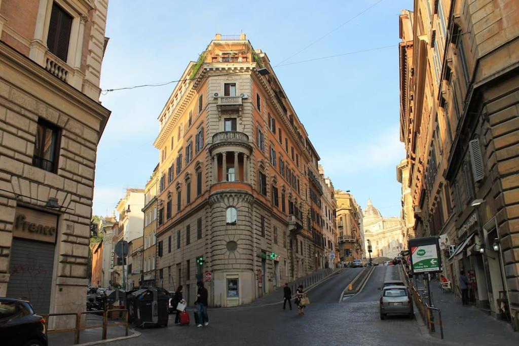 Near Colosseum By Varental 2Br + 1Sb Řím Exteriér fotografie